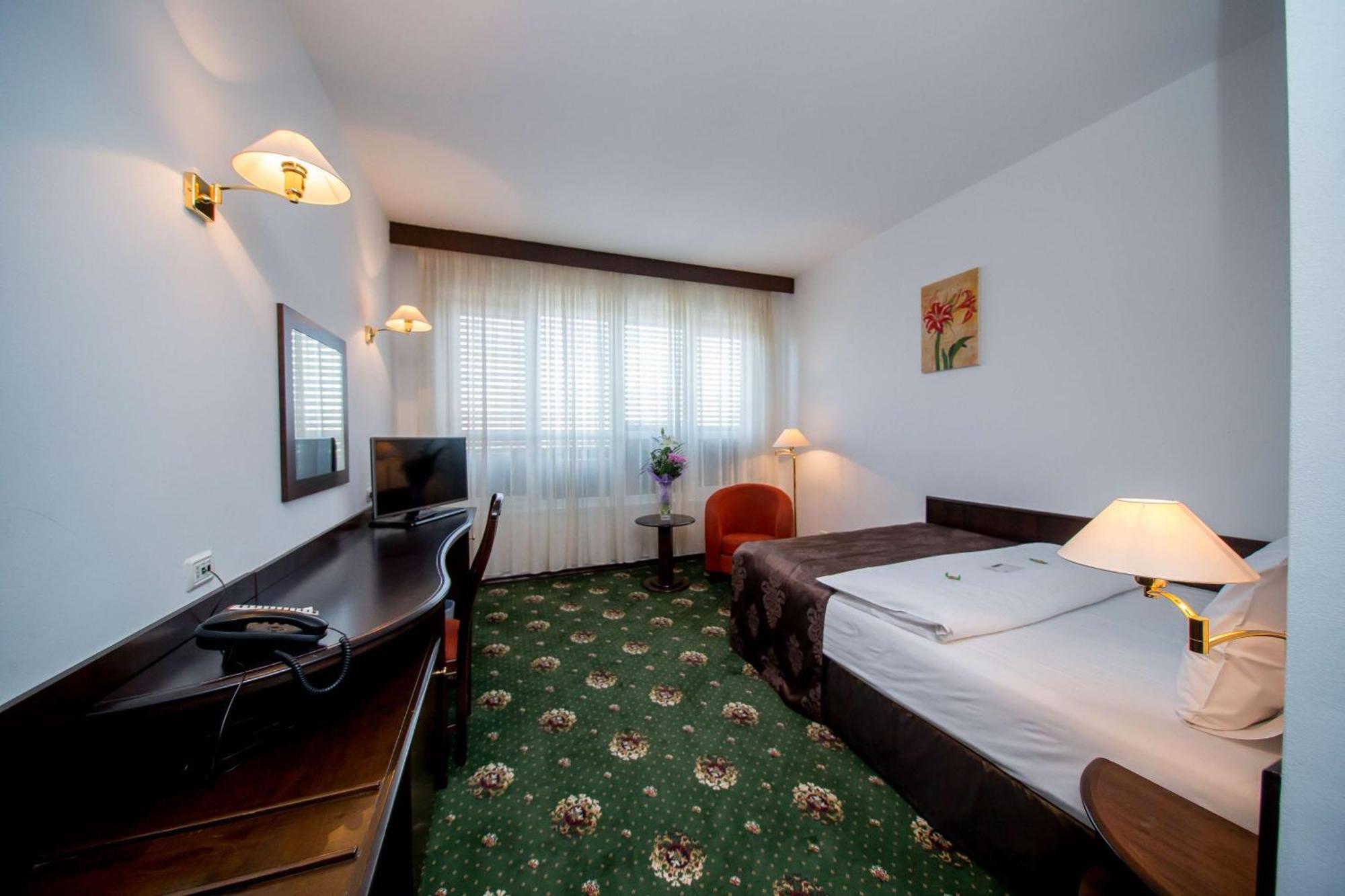 Best Western Central Hotel Arad Eksteriør billede
