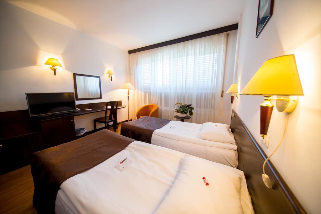 Best Western Central Hotel Arad Eksteriør billede